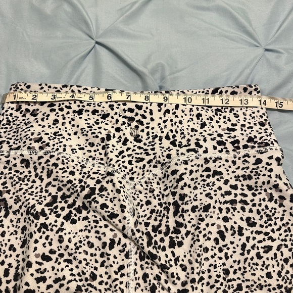Stylish Black and White Patterned Women's Pants - Picture 2 of 3